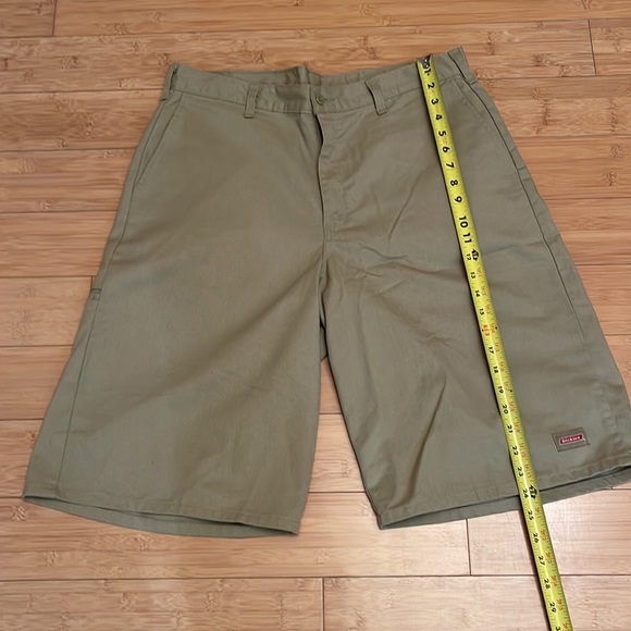 Dickies Relaxed Fit Multi-Use Pocket Work Shorts, Khaki - Picture 11 of 14